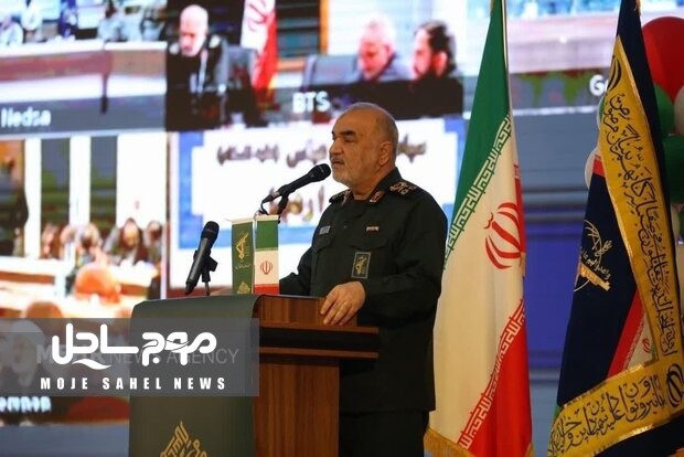 سردار سلامی: ناو شهید باقری یک یگان کامل رزم دریایی است