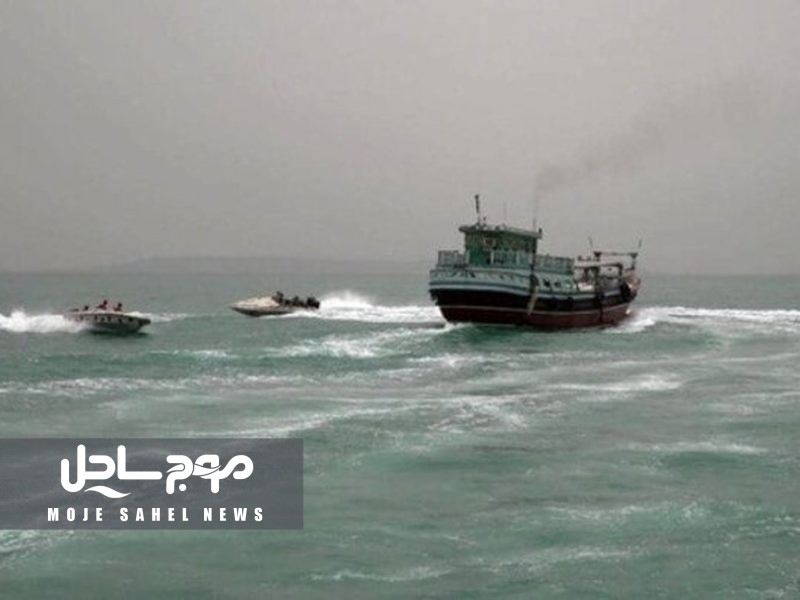 توقیف شناور حامل سوخت قاچاق توسط نیروی دریایی سپاه در دریای عمان، ۶ نفر از قاچاقچیان دستگیر شدند