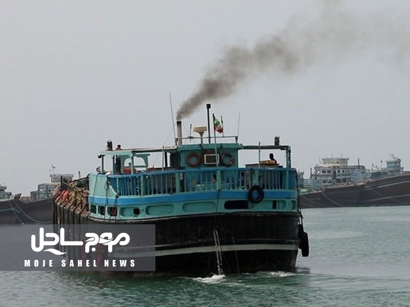 توقف یک فروند لنج صیادی متخلف در آب‌های بندرلنگه/ هموطنان در فصل گردشگری دریایی از سفر با شناورهای غیرمجاز خودداری کنند/ بنادر غرب هرمزگان با متخلفان حمل مسافر برخورد می‌کند