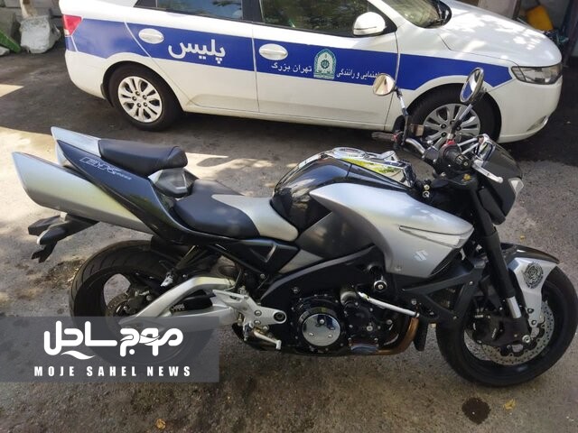 توقیف موتورسیکلت ۱۳۰۰ سی سی قاچاق در بندرعباس