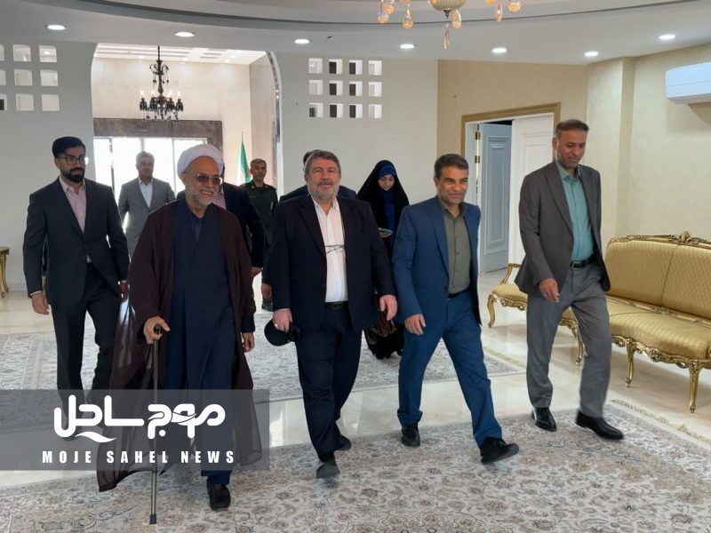 هم اکنون ورود الیاس حضرتی، رئیس شورای اطلاع‌رسانی دولت چهاردهم به بندرعباس