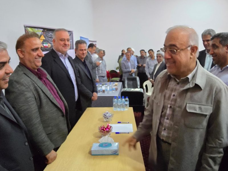 برپایی میز ارتباط مردمی شیلات هرمزگان و جهاد کشاورزی استان در مصلای نماز جمعه بندرعباس
