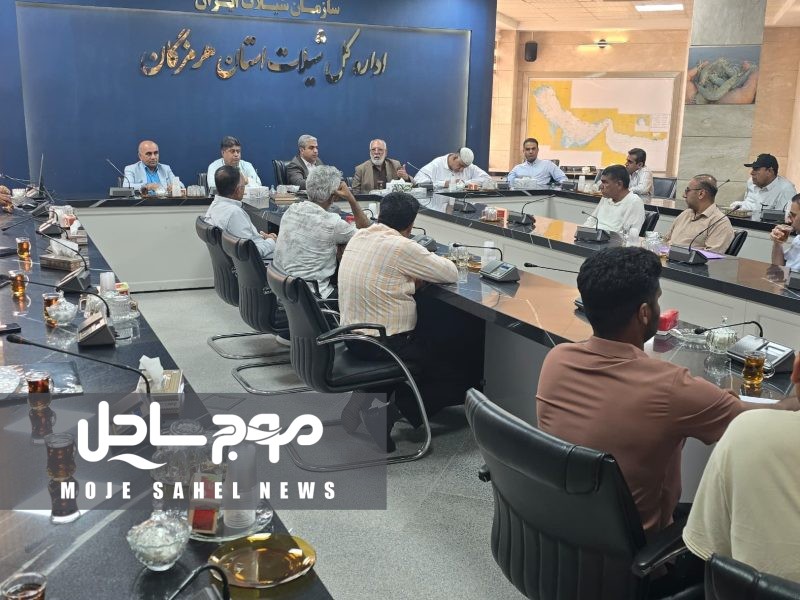 دیدار مدیرکل شیلات هرمزگان با بیش از ۷۰ نفر از مراجعان و مردم